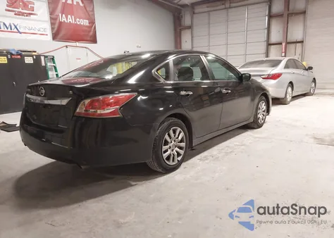 2015 Nissan Altima 2.5 S z USA, uszkodzony, nr VIN 1N4AL3AP8FC420739